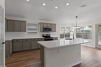 718 W Lonesome Dove Trail, Arlington, TX 76001 - Photo 3