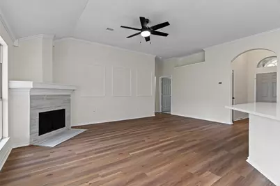 718 W Lonesome Dove Trail, Arlington, TX 76001 - Photo 11
