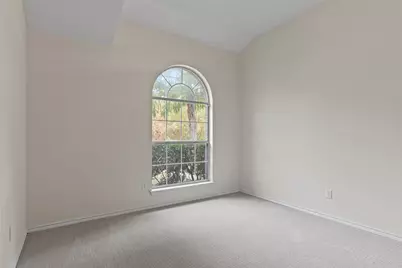 718 W Lonesome Dove Trail, Arlington, TX 76001 - Photo 9