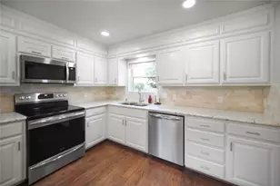 128 Oak Creek St, Jacksboro, TX 76458 - Photo 11
