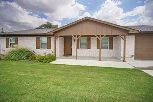 128 Oak Creek St, Jacksboro, TX 76458 - Photo 5