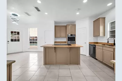 2913 Spartacus Drive, Grand Prairie, TX 75052 - Photo 7