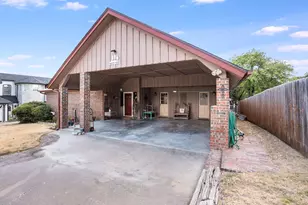643 S Rough Creek Ct, Granbury, TX 76048 - Photo 3