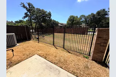 950 Brook Forest Lane, Euless, TX 76039 - Photo 21