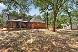 1000 Cherry Ct, Hurst, TX 76053 - Photo 33