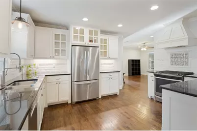 1010 Woodlawn Avenue, Dallas, TX 75208 - Photo 11