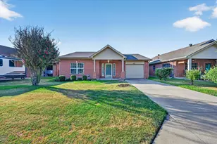 433 Oak St, Burleson, TX 76028 - Photo 1