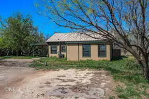 542 McCartney Ln, Tye, TX 79563 - Photo 35