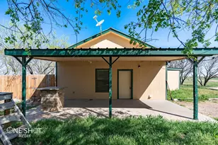 542 McCartney Ln, Tye, TX 79563 - Photo 3