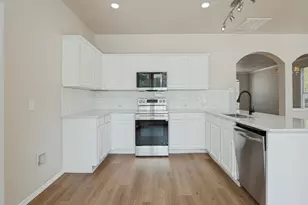 307 Mary Pat Dr, Grand Prairie, TX 75052 - Photo 7