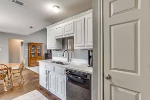 613 E 1st St, Weatherford, TX 76086 - Photo 11