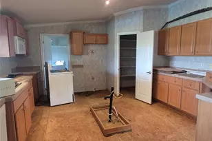160 Jermyn Rd, No City, TX 76459 - Photo 13