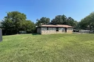 5334 Flamingo Rd, Fort Worth, TX 76119 - Photo 9