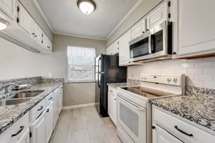 905 Cedarland Blvd, Arlington, TX 76011 - Photo 9