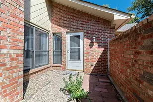 905 Cedarland Blvd, Arlington, TX 76011 - Photo 3