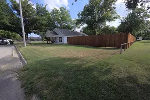 406 Broad St, Nocona, TX 76255 - Photo 3