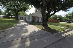 406 Broad St, Nocona, TX 76255 - Photo 1
