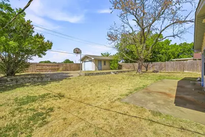 1208 N Dale Avenue, Stephenville, TX 76401 - Photo 5