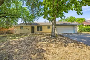 1208 N Dale Ave, Stephenville, TX 76401 - Photo 1