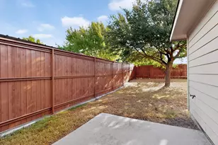2954 Cowboy Dr, Dallas, TX 75237 - Photo 35