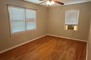 137 Bowie St, McGregor, TX 76657 - Photo 9