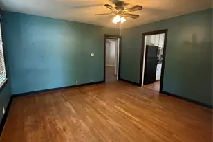 137 Bowie St, McGregor, TX 76657 - Photo 3