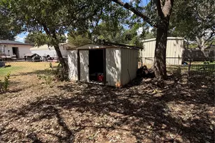 137 Bowie St, McGregor, TX 76657 - Photo 17