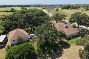 27160 Whispering Meadow Dr, Whitney, TX 76692 - Photo 3