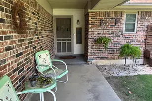 1204 Chester St, Cleburne, TX 76033 - Photo 3