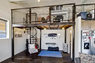 215 N Walton St, Dallas, TX 75226 - Photo 11