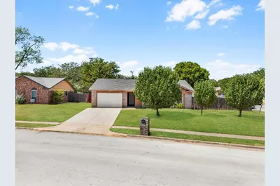 350 Ridgecrest, Saginaw, TX 76179 - Photo 3