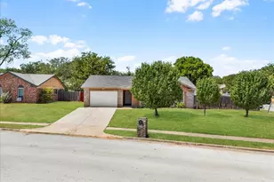 350 Ridgecrest, Saginaw, TX 76179 - Photo 3