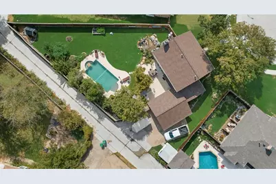 2305 McCoy Court, Carrollton, TX 75006 - Photo 9