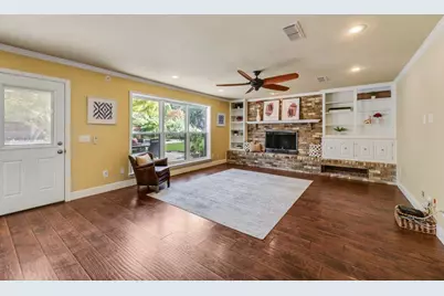 2305 McCoy Court, Carrollton, TX 75006 - Photo 11