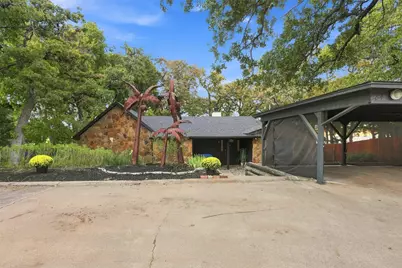 284 Shoreline Drive N, Azle, TX 76020 - Photo 3