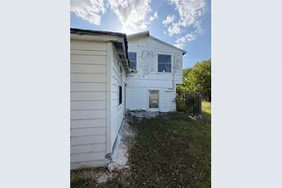 233 W Hammond Street, Lancaster, TX 75146 - Photo 3
