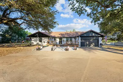 400 W Atchley Drive, Granbury, TX 76048 - Photo 3