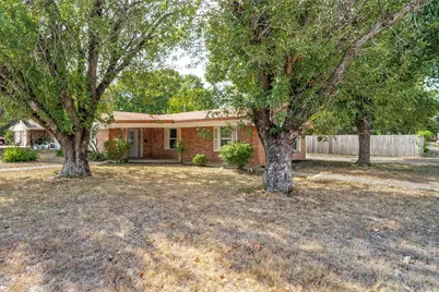 402 Myers Avenue, Cleburne, TX 76033 - Photo 1
