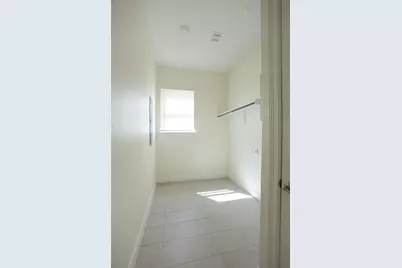 917 E Tucker Street, Fort Worth, TX 76104 - Photo 9