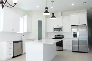 917 E Tucker St, Fort Worth, TX 76104 - Photo 3