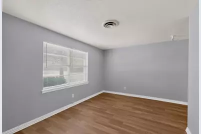 222 W Union Bower Road, Irving, TX 75061 - Photo 7