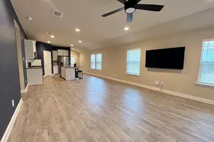 606 Capstone Cir, Granbury, TX 76048 - Photo 5