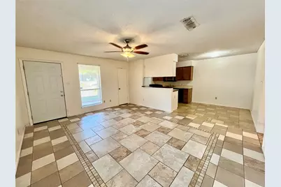 424 NW 23rd Street, Grand Prairie, TX 75050 - Photo 3