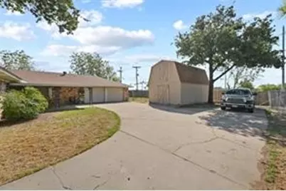 1700 Northcrest Drive, Arlington, TX 76012 - Photo 11