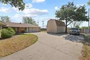 1700 Northcrest Dr, Arlington, TX 76012 - Photo 11