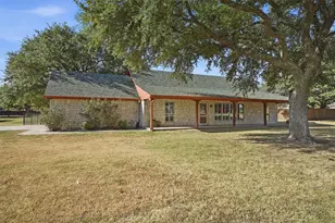 212 Bobby Sam Ct, Collinsville, TX 76233 - Photo 5