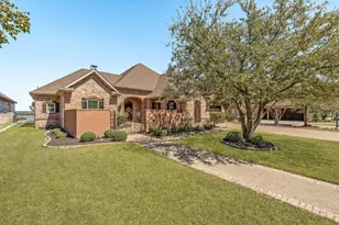 4204 Bluff View Dr, Granbury, TX 76048 - Photo 1