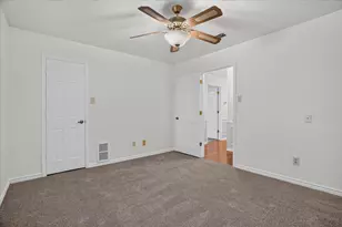 2201 Adams Dr, Arlington, TX 76011 - Photo 23