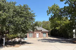 105 Denton Dr, Roanoke, TX 76262 - Photo 1