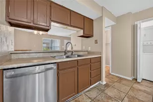 929 Hickory St, Denton, TX 76201 - Photo 13